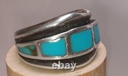 Bague Navajo Turquoise des années 50 aux débuts des années 70 dans un cadre horizontal de style vintage profond, taille 10,5