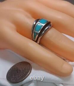 Bague Navajo Turquoise des années 50 aux débuts des années 70 dans un cadre horizontal de style vintage profond, taille 10,5