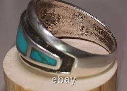 Bague Navajo Turquoise des années 50 aux débuts des années 70 dans un cadre horizontal de style vintage profond, taille 10,5