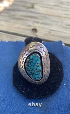 Bague en argent sterling Mid Century Moderniste Navajo de Henry Sam avec turquoise en toile d'araignée