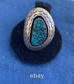 Bague en argent sterling Mid Century Moderniste Navajo de Henry Sam avec turquoise en toile d'araignée