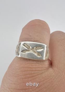 Bague en argent sterling Navajo estampillée et coulée des débuts de l'ère Fred Harvey avec un bouclier en flèche