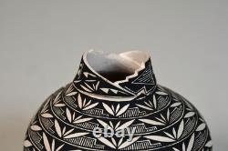 Belle petite Olla Acoma par Shawna Garcia Rustin Fin du 20ème / Début du 21ème siècle