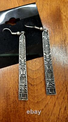 Boucles d'oreilles amérindiennes vintage magnifiques, estampes anciennes de la Côte Nord-Ouest, en argent sterling
