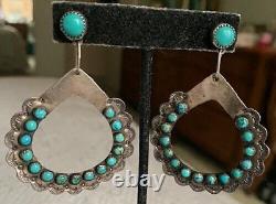 Boucles d'oreilles percées en argent sterling et turquoise antiques des premiers Amérindiens, estampillées, de grande taille