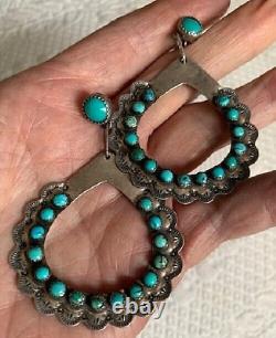 Boucles d'oreilles percées en argent sterling et turquoise antiques des premiers Amérindiens, estampillées, de grande taille