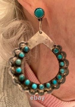 Boucles d'oreilles percées en argent sterling et turquoise antiques des premiers Amérindiens, estampillées, de grande taille