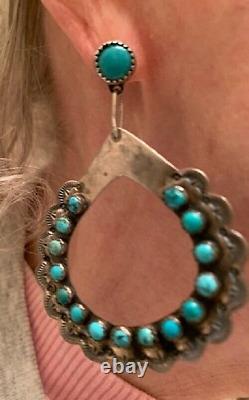 Boucles d'oreilles percées en argent sterling et turquoise antiques des premiers Amérindiens, estampillées, de grande taille