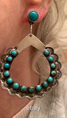 Boucles d'oreilles percées en argent sterling et turquoise antiques des premiers Amérindiens, estampillées, de grande taille