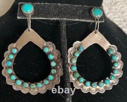 Boucles d'oreilles percées en argent sterling et turquoise antiques des premiers Amérindiens, estampillées, de grande taille