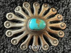 Bouton en argent Navajo ancien en forme d'araignée avec pierre de turquoise naturelle de 16 pieds Bouton en argent Navajo ancien en forme d'araignée avec pierre de turquoise naturelle de 16 pieds
