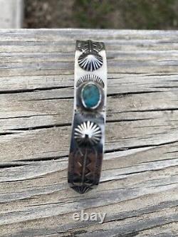 Bracelet Navajo ancien style Fred Harvey avec une seule pierre de turquoise, très ancien