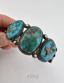 Bracelet de poignet en argent sterling Navajo Fred Harvey avec turquoise et flèches estampées.