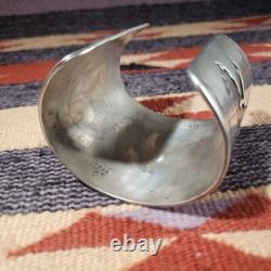 Bracelet de poignet large en argent Bear de Bernard Dawahoya, maître orfèvre Hopi, 6.5x2.5