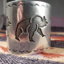 Bracelet de poignet large en argent Bear de Bernard Dawahoya, maître orfèvre Hopi, 6.5x2.5