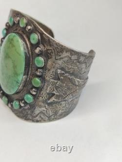 Bracelet de poignet vintage Fred Harvey en grande taille avec strass verts