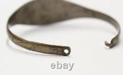 Bracelet en argent ciselé orné d'une pièce en argent du début des années 1800, avec un bouclier représentant un phénix - 7,25 pouces.