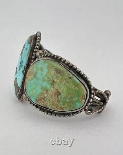 Bracelet en argent de monnaie navajo avec turquoise Cerrillos des années 1940