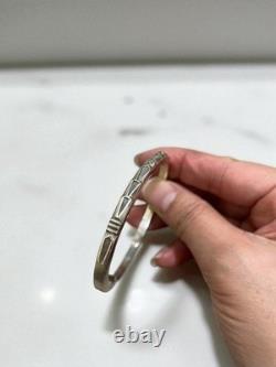 Bracelet en argent sterling signé Jennifer Curtis - Bijoux indiens Navajo