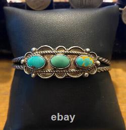 Bracelet en fil de cuivre torsadé Navajo avec turquoise des années 1930-1940.