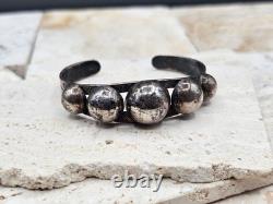 Bracelet jonc en argent sterling vintage amérindien, estampé, dôme ancien.