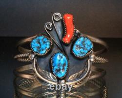 Bracelet manchette ancienne Navajo estampillée avec turquoise Kingman et corail, style vintage