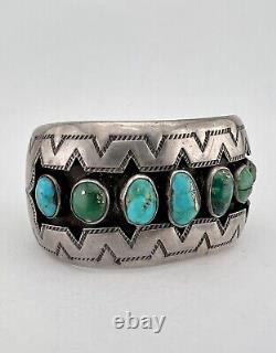 Bracelet manchette en argent de monnaie Navajo de Fred Harvey avec turquoise de Cerrillos en boîte à ombres de Fred Harvey Navajo.