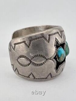 Bracelet manchette en argent de monnaie Navajo de Fred Harvey avec turquoise de Cerrillos en boîte à ombres de Fred Harvey Navajo.