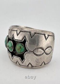 Bracelet manchette en argent de monnaie Navajo de Fred Harvey avec turquoise de Cerrillos en boîte à ombres de Fred Harvey Navajo.