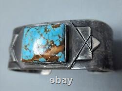 Bracelet manchette en argent et turquoise Hopi / Navajo avec grande pierre carrée.