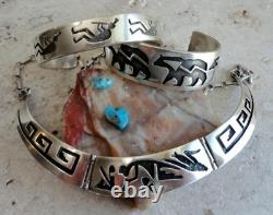 Bracelet manchette en argent sterling superposé Hopi Tony Kyasyousie avec 5 Kokopelli, vintage du début des années 1970
