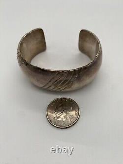 Bracelet sculpté en argent sterling de Mary Teller, Amérindienne Navajo de Everett Early