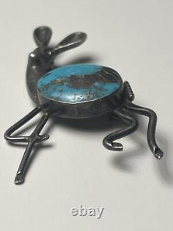 Broche en argent sterling navajo des années 1900 avec une effigie de cerf et une pierre centrale en turquoise