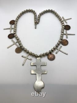 COLLIER CROIX EN ARGENT ISLETA PUEBLO NATIVE AMÉRICAIN ANCIEN AVEC PERLES DE SINEW NAVAJO