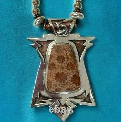 Collier Pendentif Navajo en Argent 925 avec Perles du Désert et Corail Fossilisé, Outils à Main Précoces