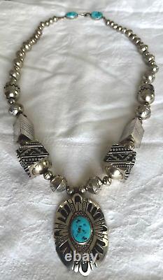 Collier ancien de TOMMY SINGER avec pendentif en turquoise et perles signature en argent sterling