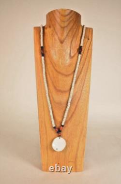 Collier des Plaines Précoce avec perles en coquillage et en verre, pendentif en coquillage