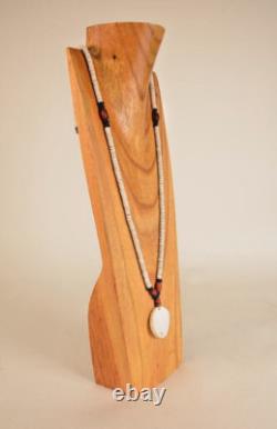 Collier des Plaines Précoce avec perles en coquillage et en verre, pendentif en coquillage