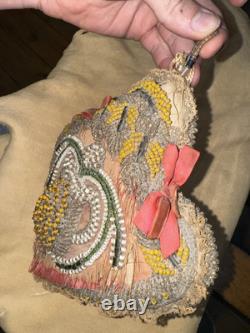 Coussin mural en perles iroquoises des années 1860 à début 1900. 12x8