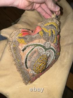 Coussin mural en perles iroquoises des années 1860 à début 1900. 12x8