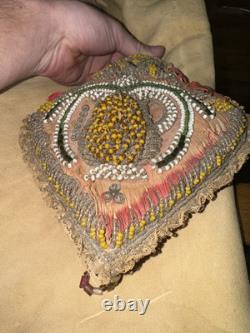 Coussin mural en perles iroquoises des années 1860 à début 1900. 12x8