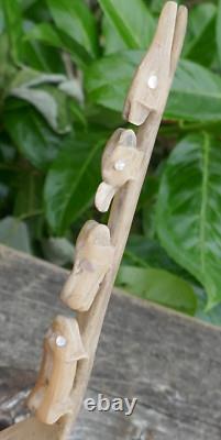 Cuillères en corne cintrée et sculptées des Tlingit du début du 20e siècle avec nacre