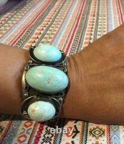 Début des années 1900 très ancien bracelet manchette en turquoise vintage avec des pierres uniques et exquises