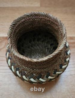 Ensemble de 6 assiettes et paniers faits main amérindiens et autres