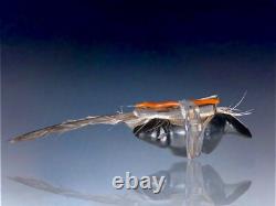 Fétiche de loup en jet sculpté par Teddy Weahkee (d.) de la culture Zuni des Amérindiens d'Amérique du Nord