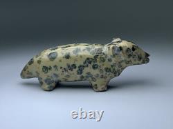 Fétiche en pierre sculpté de l'ours Zuni ancien par Leekya Deyuse (d.) Amérindien
