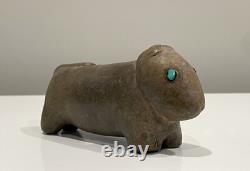 Fétiche en pierre sculpté de lion de montagne Zuni amérindien ancien du début du 20e siècle