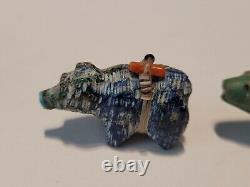 Fétiches d'ours en pierre sculptée par les autochtones Zuni tôt, miniatures 1.25 Lot de 2 Rares