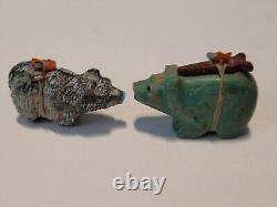 Fétiches d'ours en pierre sculptée par les autochtones Zuni tôt, miniatures 1.25 Lot de 2 Rares