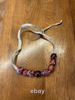 Fil de perles anciennes amérindiennes en verre pony avec des rouges centrés en blanc PERLES ANCIENNES